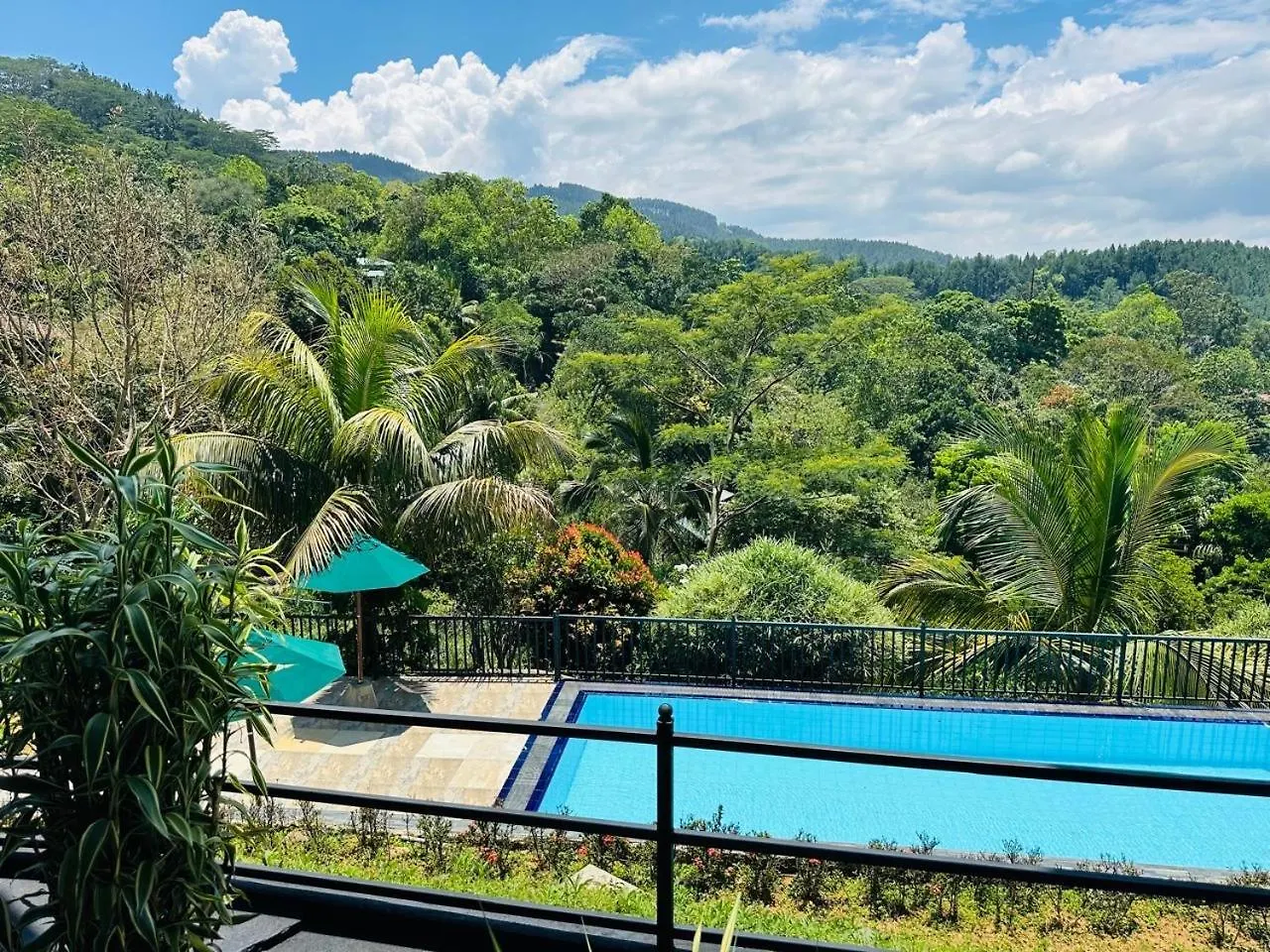 Grand Hills Kandy 4*,